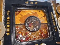 -老牌坊云南鱼豆花火锅(哈西万达店)