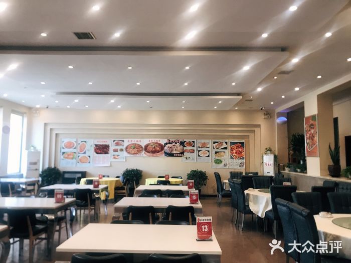 巢香扣肉馆大堂图片
