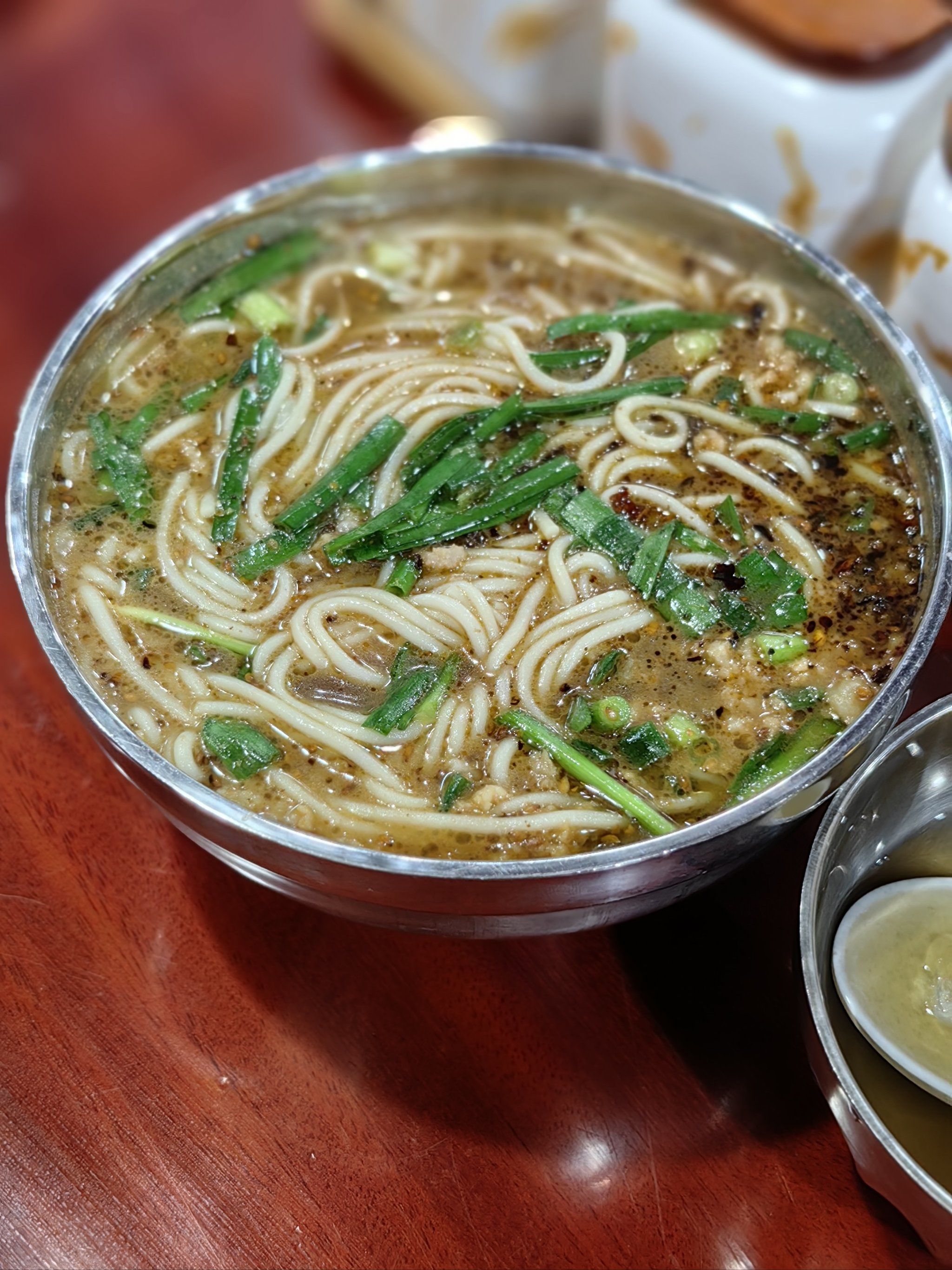 西双版纳这家老仓醋米线让我至少喝了三碗醋,清淡口味很好吃,下次还会