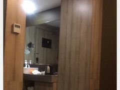 -西安大雁塔科技大学地铁站亚朵酒店