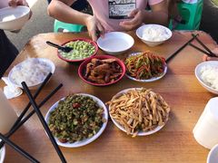 -十一街苍蝇馆子转经消江湖菜(九眼桥十一街店)