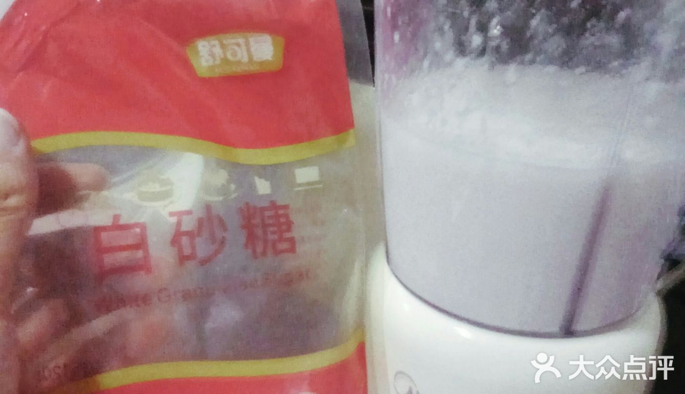 早餐来一杯椰子汁，椰子的清香回味无穷