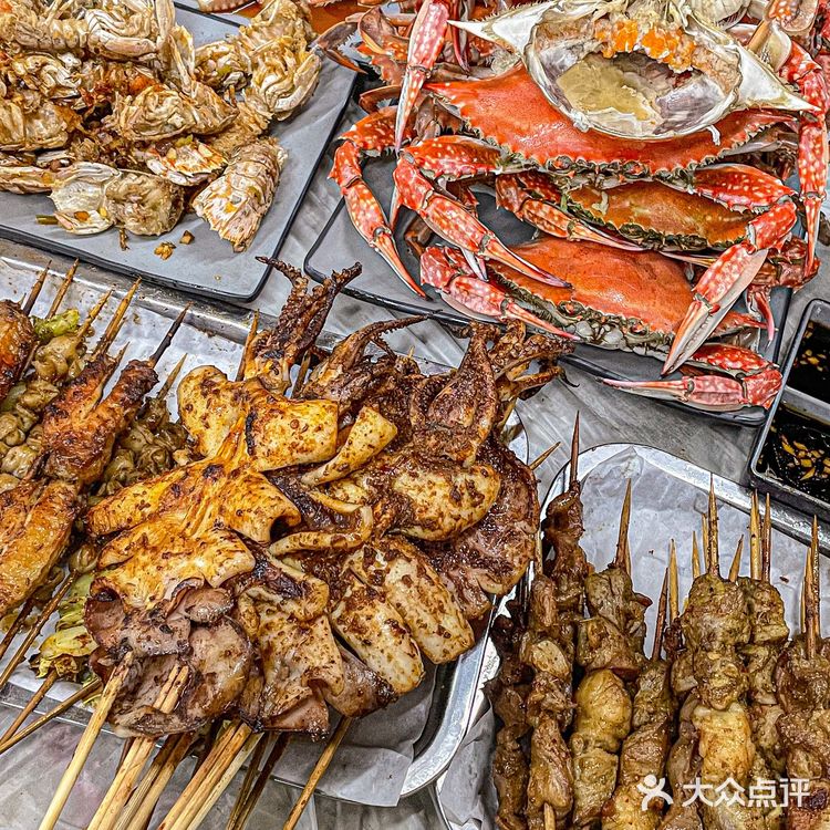 天津坠好吃的平价海鲜烤串！螃蟹特肥美！