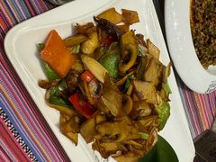 -香巴拉云南餐厅(华莱坞店)