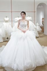 -派丽莫Pellimo原创设计婚纱品牌