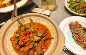 Fengjiao Braised Intestines