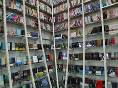 -钟书阁(松江泰晤士小镇店)