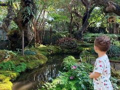 -Chom Cafe and Restaurant