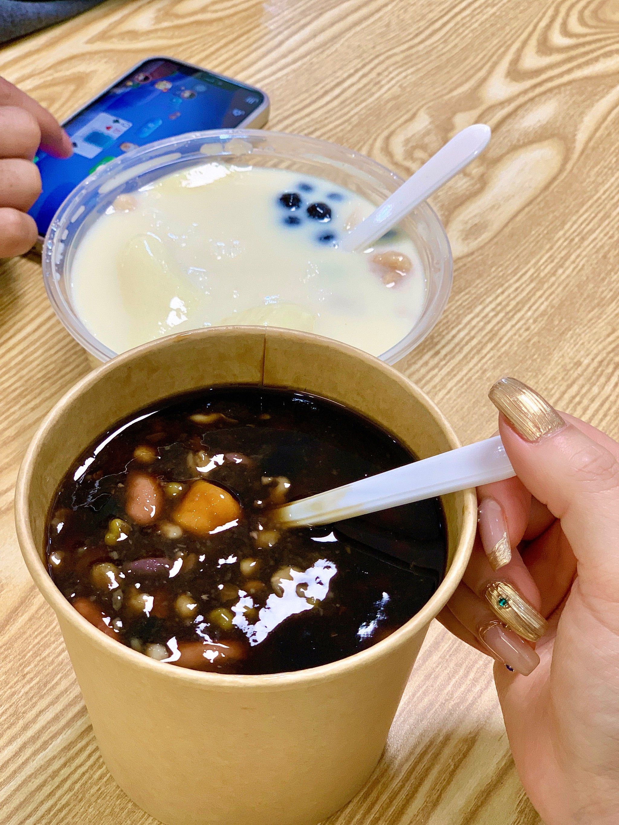 第一次吃到热的烧仙草诶