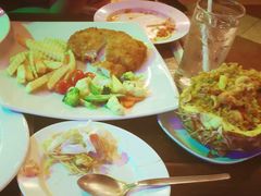 -Green Tree Rest. & Pub