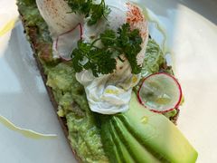 牛油果温泉蛋吐司-O'mills Sourdough Bakery&Bistro(永嘉路店)
