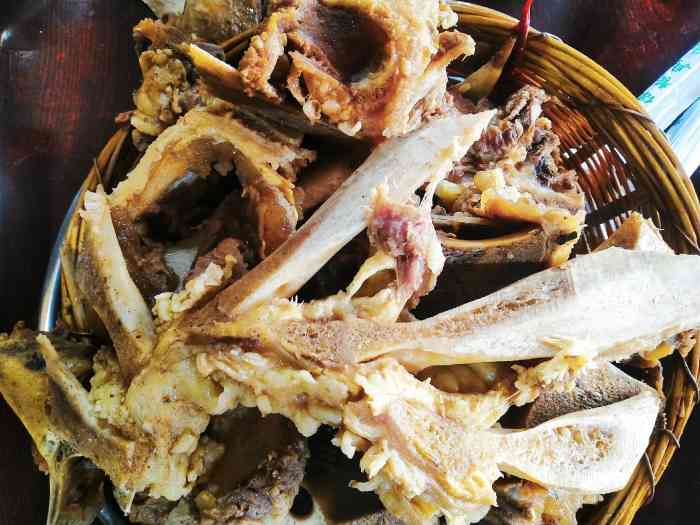 骨利煊牛骨头-"朋友推荐来的一家店,来到也的确是挺多街坊.