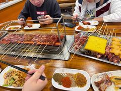 -哈尔滨小酒馆·鲜肉现穿自助烧烤(康新花园店)