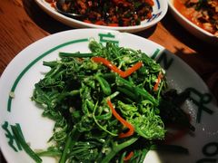 清炒丝瓜尖-一坐一忘云南菜(嘉里中心店)
