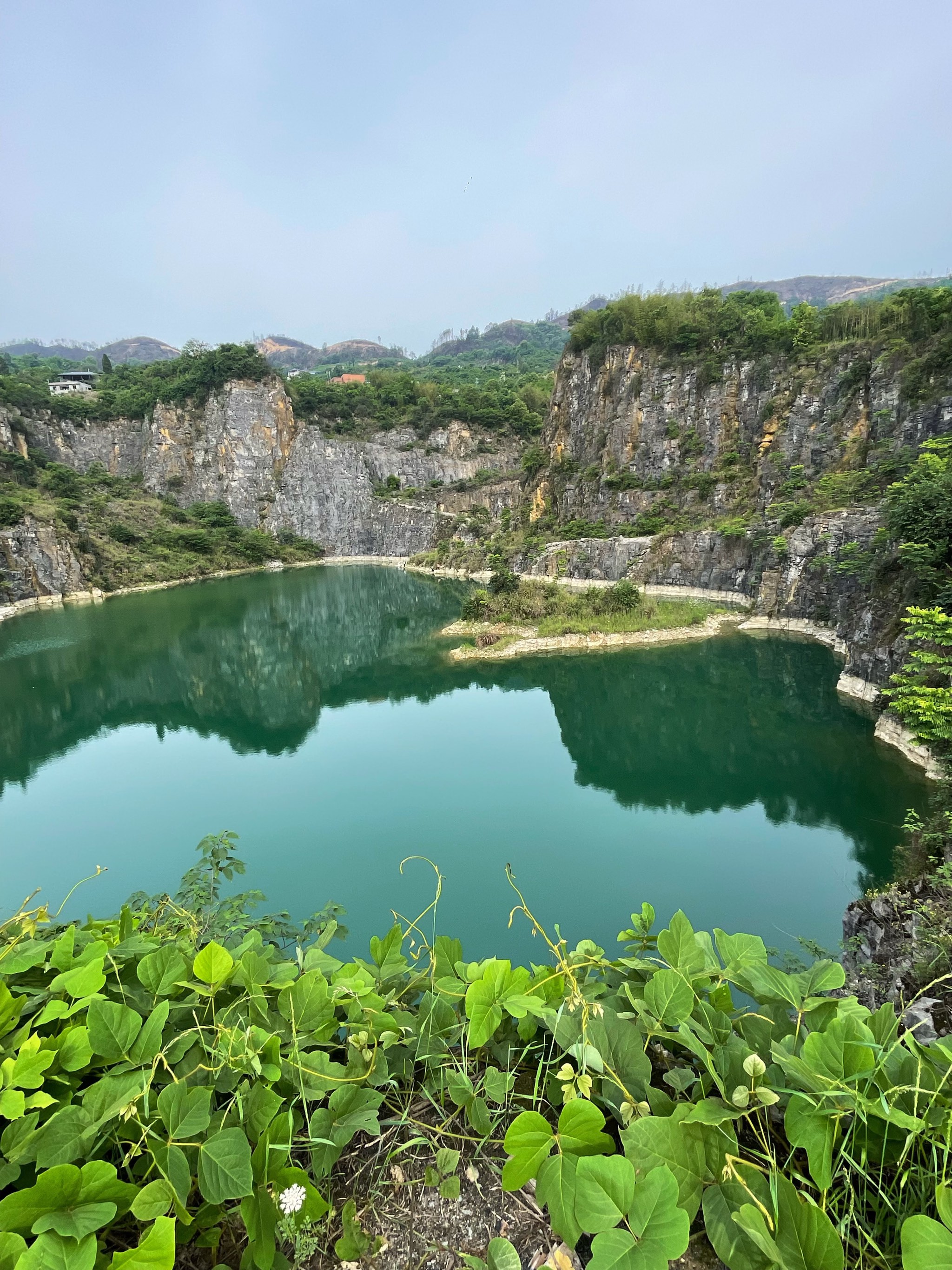 良渚文化村矿坑公园图片