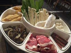 -鸡遇虾煲干锅火锅(小寨金莎店)