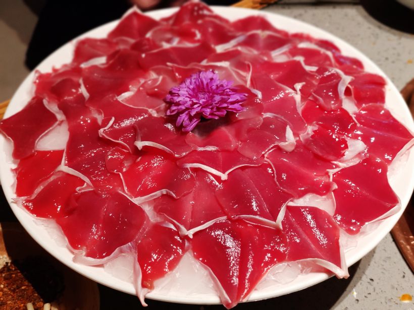 海棠一枝花 菜如其名 这是它们家的特色菜 这盘里面是鹅郡花 摆盘非常