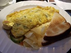 牛肉奄列跟多士-荷里活餐厅