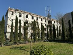 -四川汶川特大地震漩口中学遗址