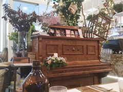 -FLOVIE FLORIST CAFE