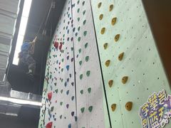 -蓝天攀岩-青少年训练(罗湖益田假日广场店)