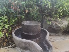 -腾冲洞山温泉村