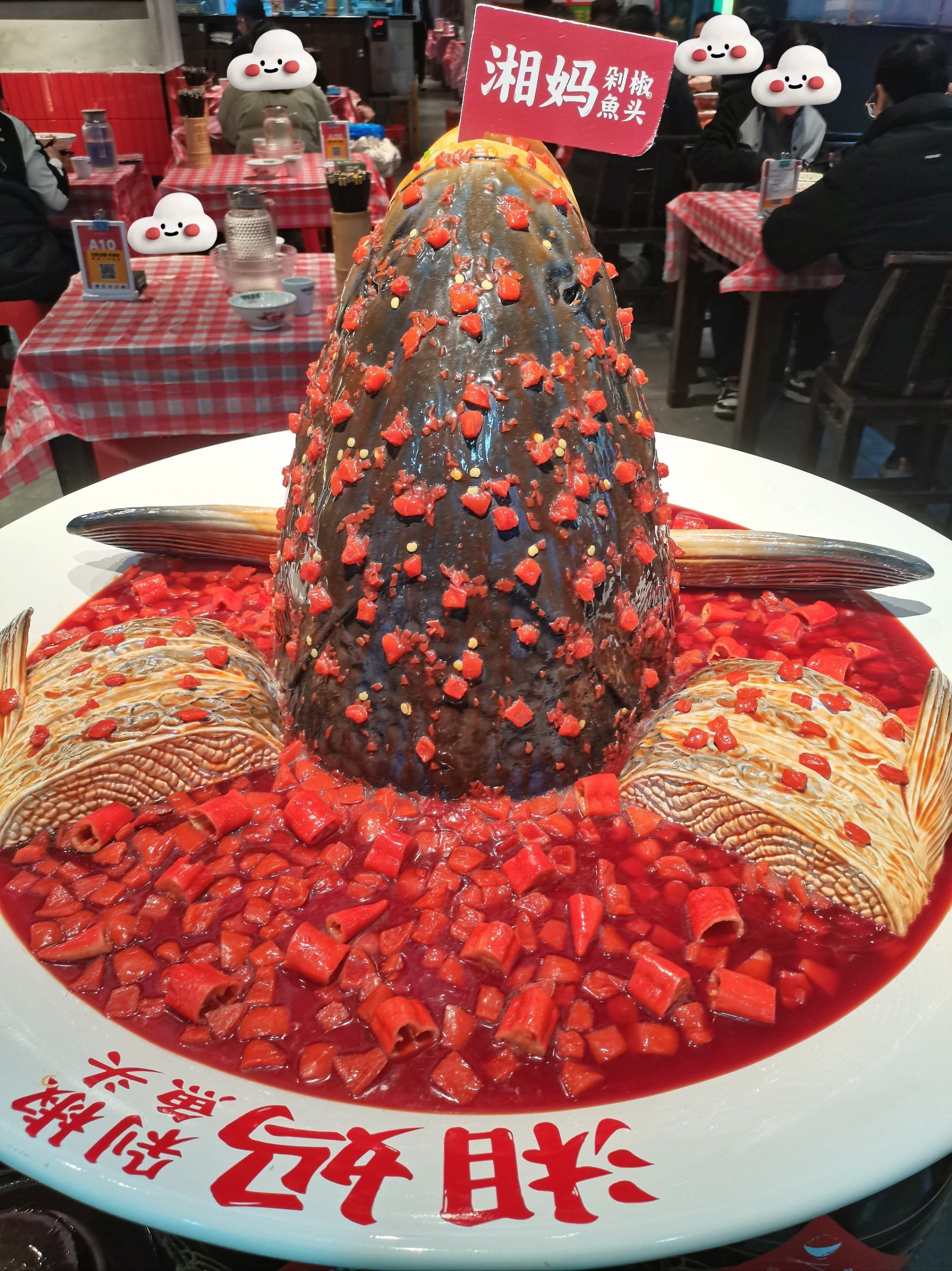 特意来他家吃鱼头!店员小姐姐主动帮我们切🥰