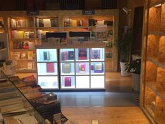 -新华里咖啡书吧(新华书店小寨店)