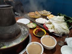 麻酱-洞庭洲·防空洞火锅·烧烤·铜锅涮肉(新百广场店)