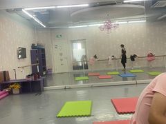 -Isee灰姑娘国际儿童艺术中心(BHGMall店)