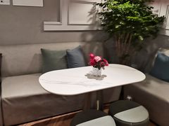 卡座-潮一不贰·法式甜品·生日蛋糕·西式简餐(外滩店)