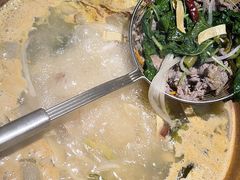 -洱火云南酸菜牛肉火锅(石景山当代商城店)