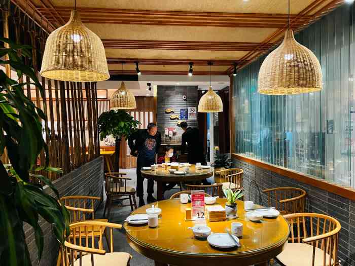 丹江渔村(望京店)-"「鸡蛋碰石头」上桌后现场演示的炒鸡蛋.鸡.