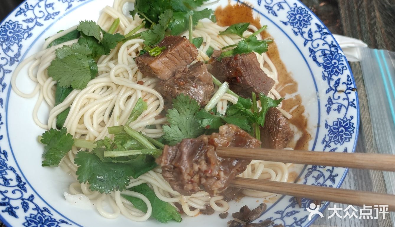空港廣場市場旁的寶藏麵店