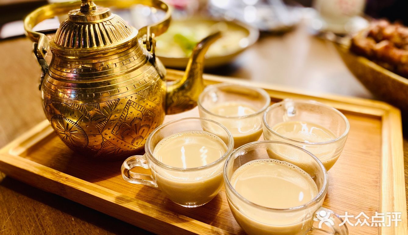 他们家的灯饰就其实就很有那种异域风情了～整个环境就在