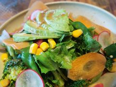 秘制牛油果虾仁蔬果色拉轻食-自然食集西餐厅(泰晤士小镇店)
