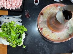 -果松木炭酸菜铜火锅·外婆参鸡汤