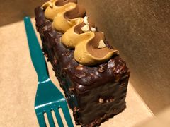 巧克力坚果海盐蛋糕-星巴克(成都机场T2店)