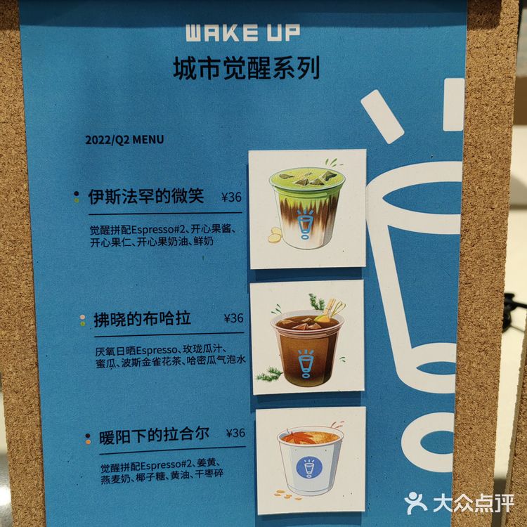 店面不大。门口的椅子去的时候有人坐啦，很适合拍照…