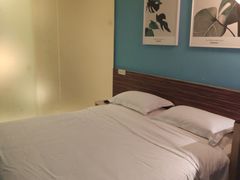 -卡罗酒店(东门晒布地铁站店)