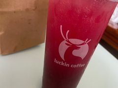 -瑞幸咖啡(岳家嘴地铁站店)
