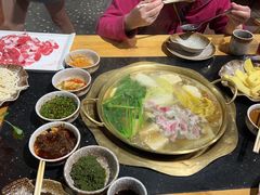 -顶顶汤火牛排火锅·经典铜锅涮肉