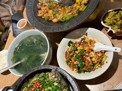 -聚鑫朋酸菜肥肠(文艺路口店)