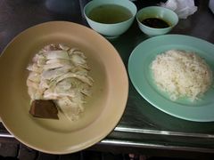 鸡腿肉，油饭-红大哥水门鸡饭(總店)
