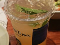 特调·冰凤梨白茶-CHARLIETOWN红茶公司(南京万象天地店)