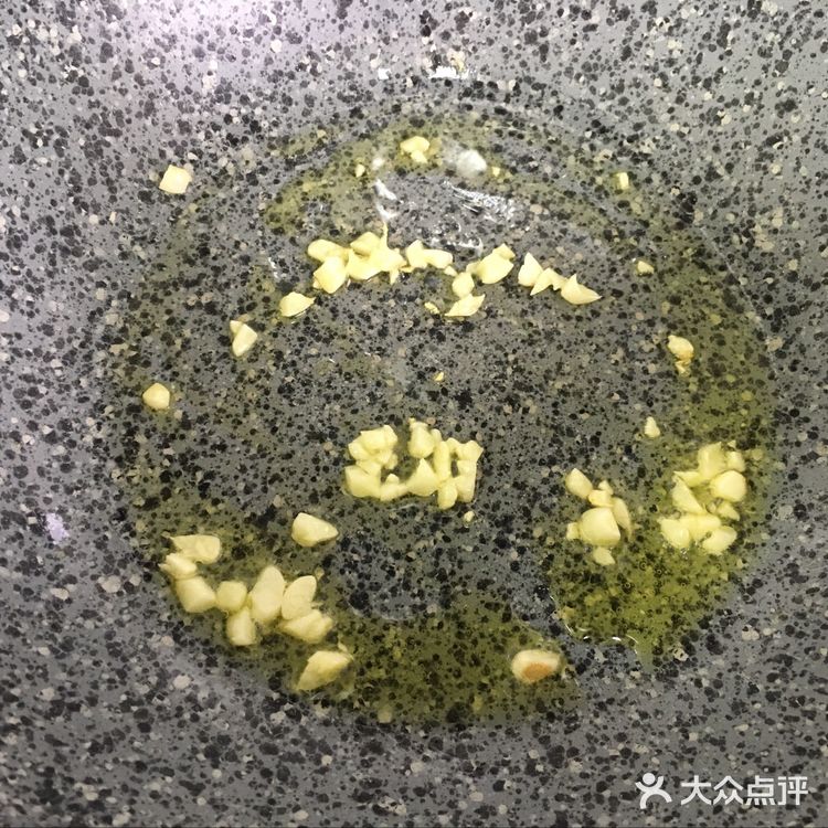 夏日时蔬来一份-蒜泥炒红苋菜！