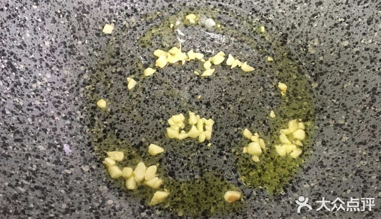 夏日时蔬来一份-蒜泥炒红苋菜！
