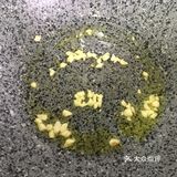 夏日时蔬来一份-蒜泥炒红苋菜！