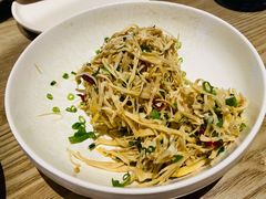 香葱拌笋衣-小大董·烤鸭(凤凰汇店)