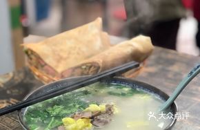 Goat Head Meat, Chinese Cabbage, Vermicelli, and Tofu Thread Soup